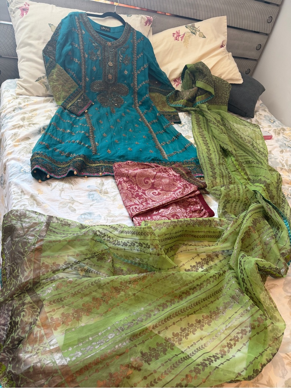 Women  Traditional Embroidered Blue & Green Dress with Dupatta 3 PCs Pakistani